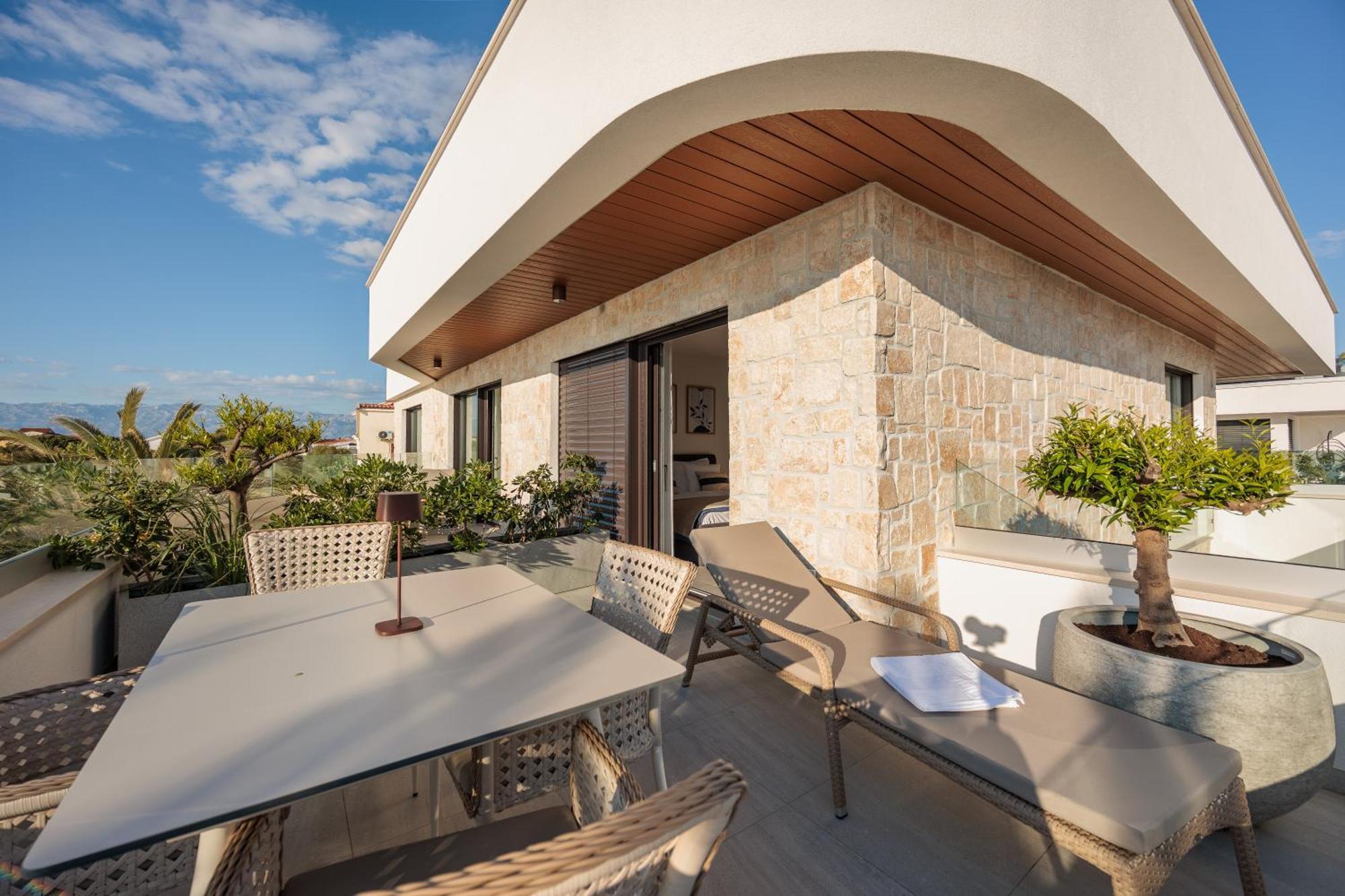 Dernaj Apartment Vir